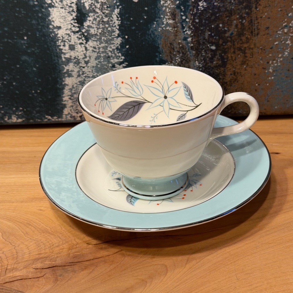 Homer Laughlin Vintage Mid-Century "Dianne"‎ Teacup & Saucer